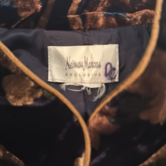 Neiman Marcus 🔥Sale🔥Exclusive Vintage velour feel coat - Picture 6 of 9